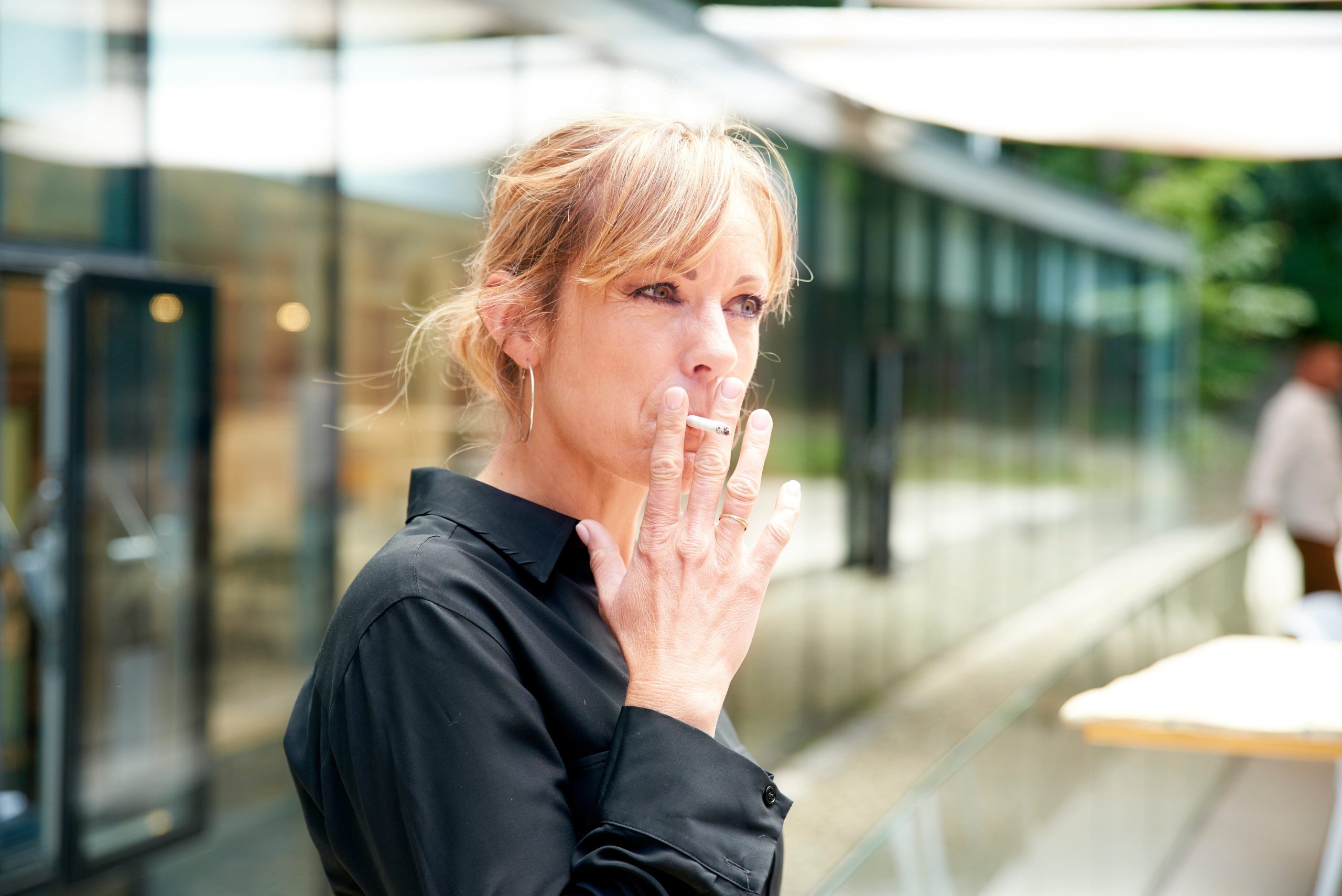 Fumar podría estar relacionado a la apnea social. (Foto: Adobe Stock)
