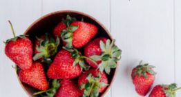 Ni agua ni vinagre: el método más efectivo para limpiar las frutillas y quitarles las bacterias