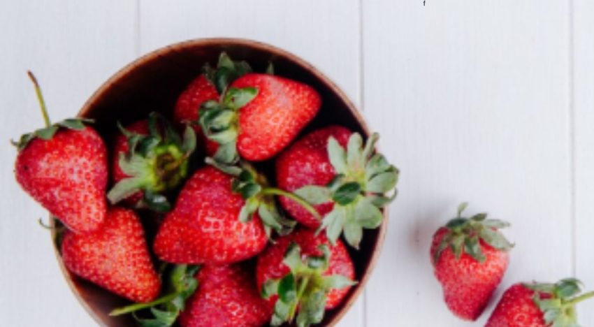 Ni agua ni vinagre: el método más efectivo para limpiar las frutillas y quitarles las bacterias