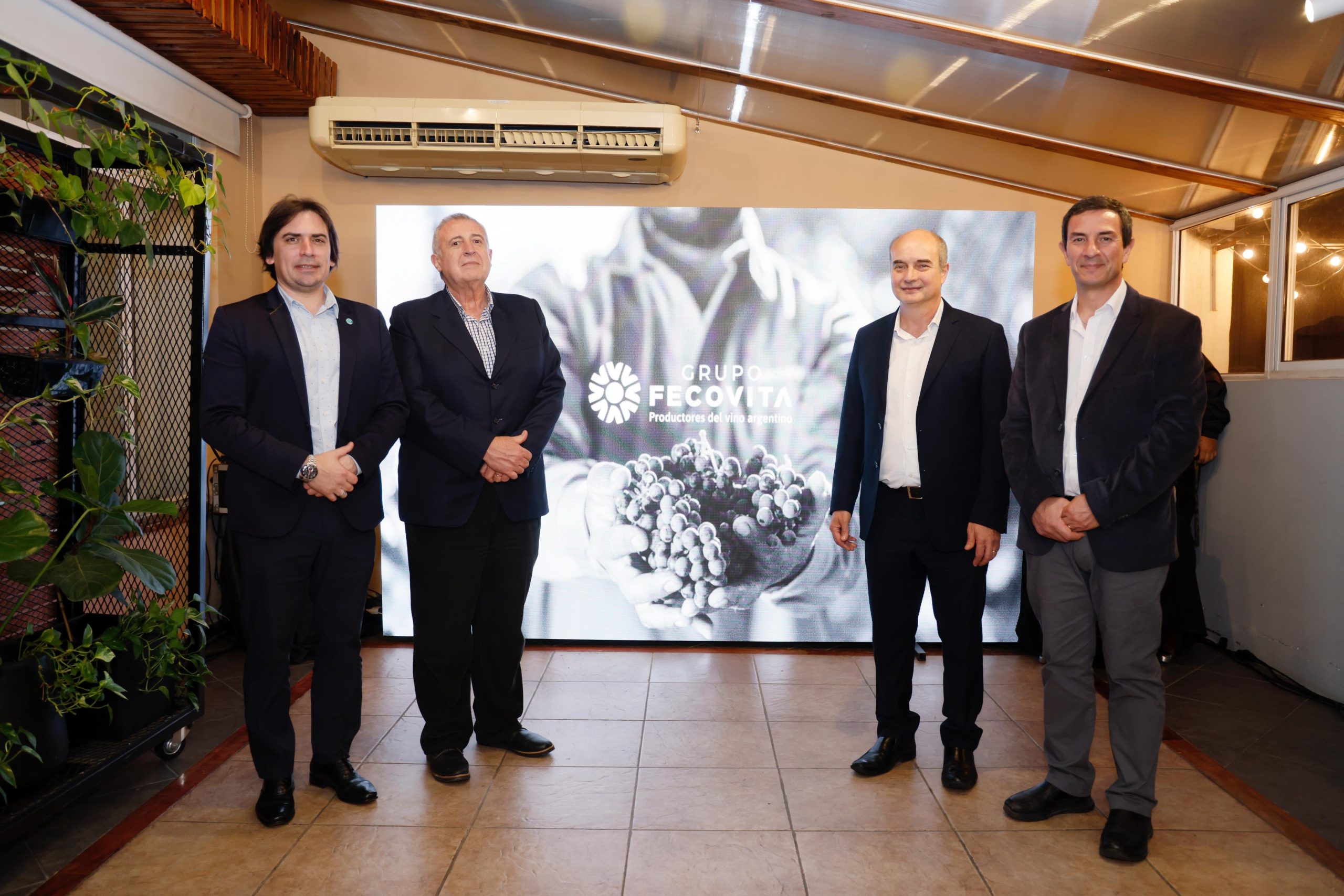 Lucas Magnano, presidente de Coninagro; Juan Ángel Rodríguez, gerente general del Grupo Fecovita; Rubén Panella, presidente del Grupo Fecovita, y Marcelo Federici, vicepresidente de Coninagro
