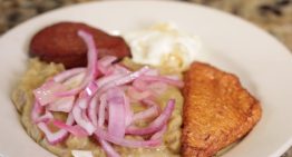 Dónde se consigue el mejor mangú dominicano de Nueva York: fue con su mamá a tres restaurantes y ella dio su veredicto