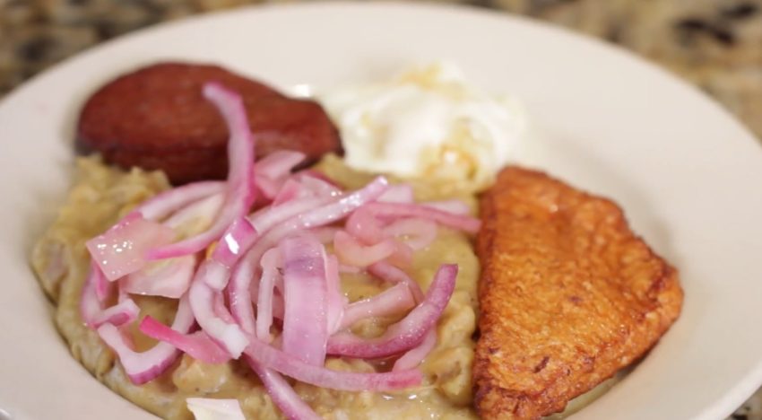 Dónde se consigue el mejor mangú dominicano de Nueva York: fue con su mamá a tres restaurantes y ella dio su veredicto