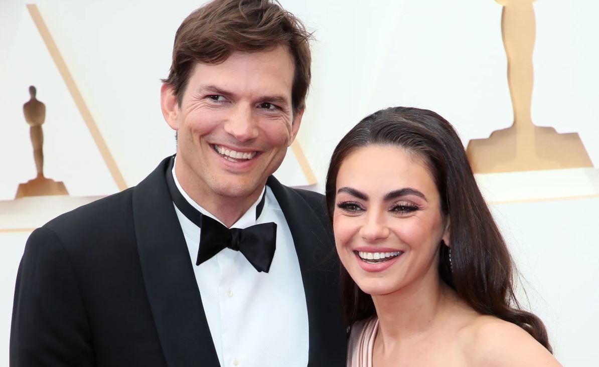 Ashton Kutcher junto a Mila Kunis 