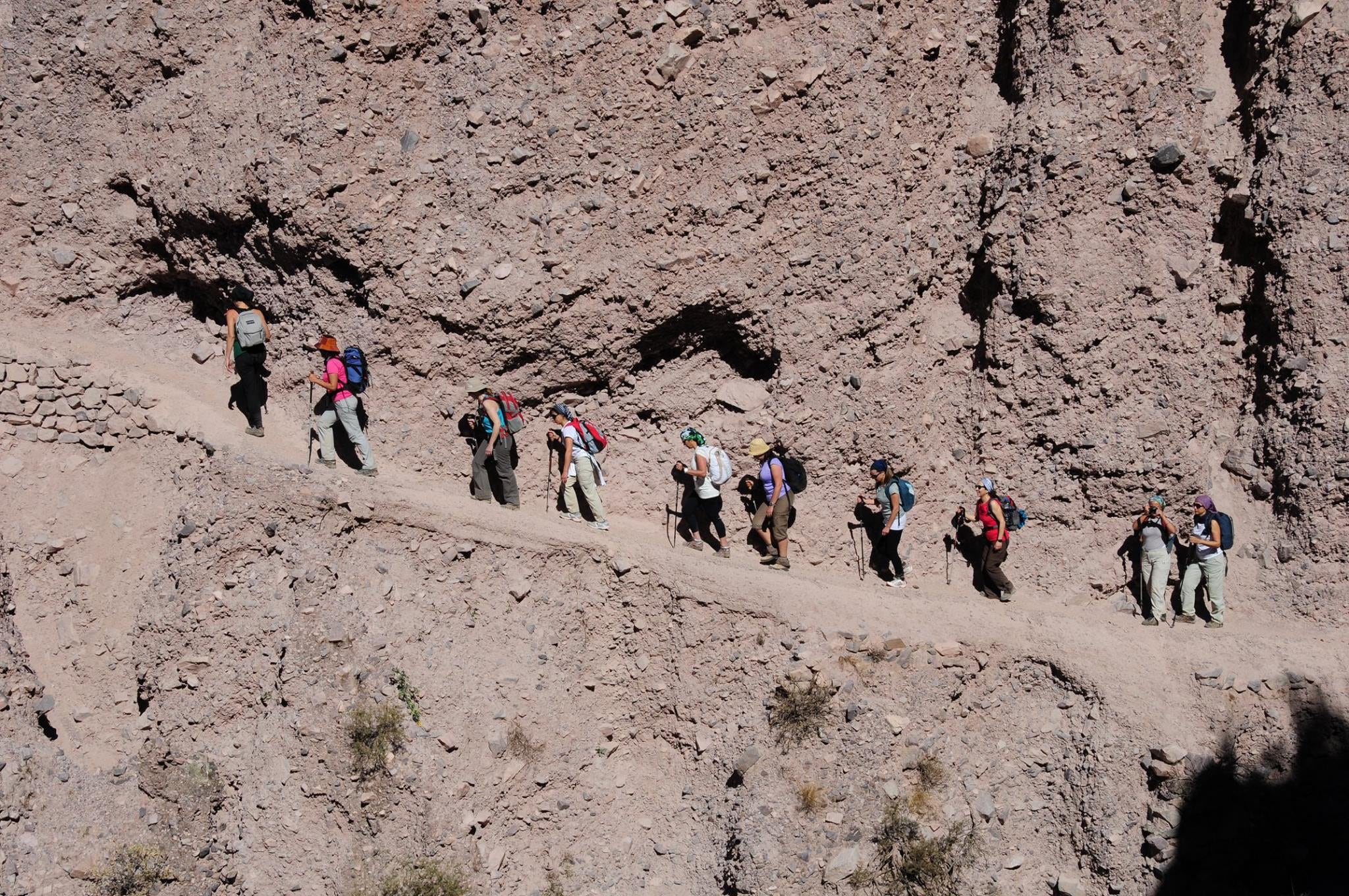 Entre la piedra y la cornisa, por los Valles del Silencio