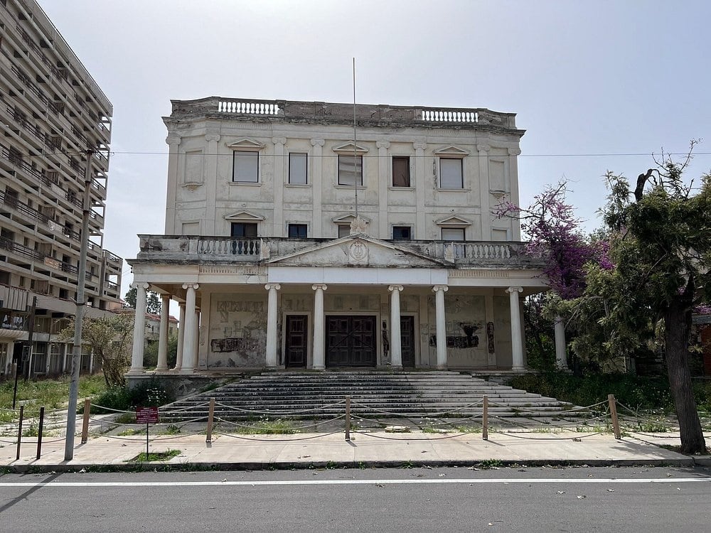 Varosha es el suburbio de Famagusta, una ciudad de Chipre que fue ocupada por el ejército turco en 1974 y quedó abandonada hace 51 años