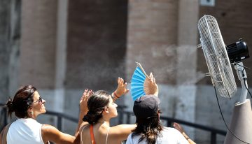 Playas vacías, calor extremo y sombrillas a 120 euros: el inesperado drama del verano italiano