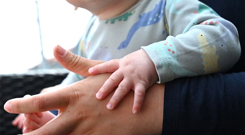 Esta lima de uñas eléctrica sirve para tu bebé y para ti si te dan dentera las limas convencionales