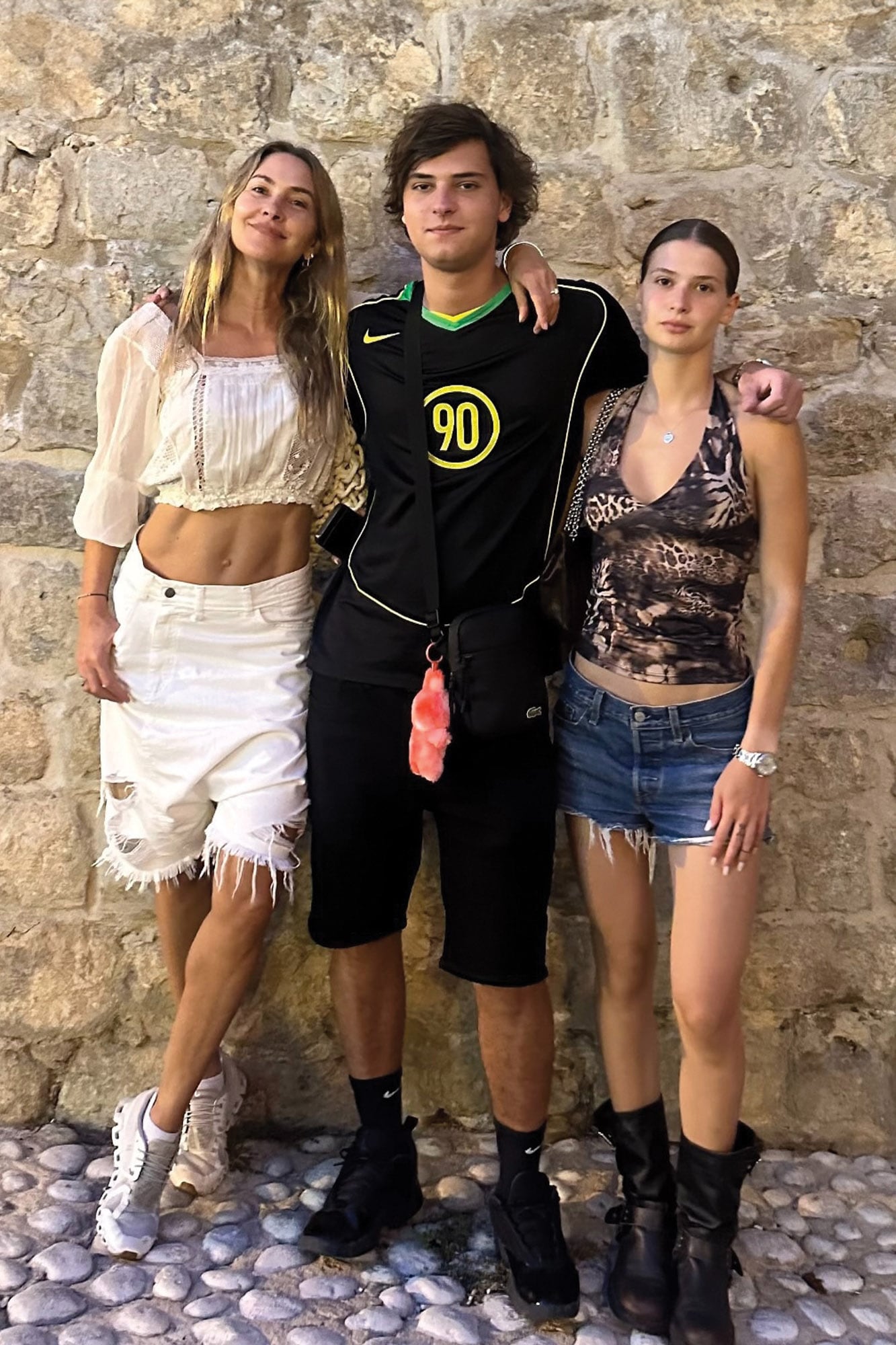 Bursten, ex modelo y empresaria, viajo a las islas Baleares con sus hijos Bursten en Ibiza, con sus hijos Stefano (20) y Francesca Ribero (23)