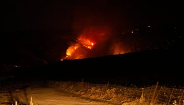 Incendios forestales activos, en directo | Miles de personas pasan la noche fuera de casa por los incendios en León, Madrid y Cádiz