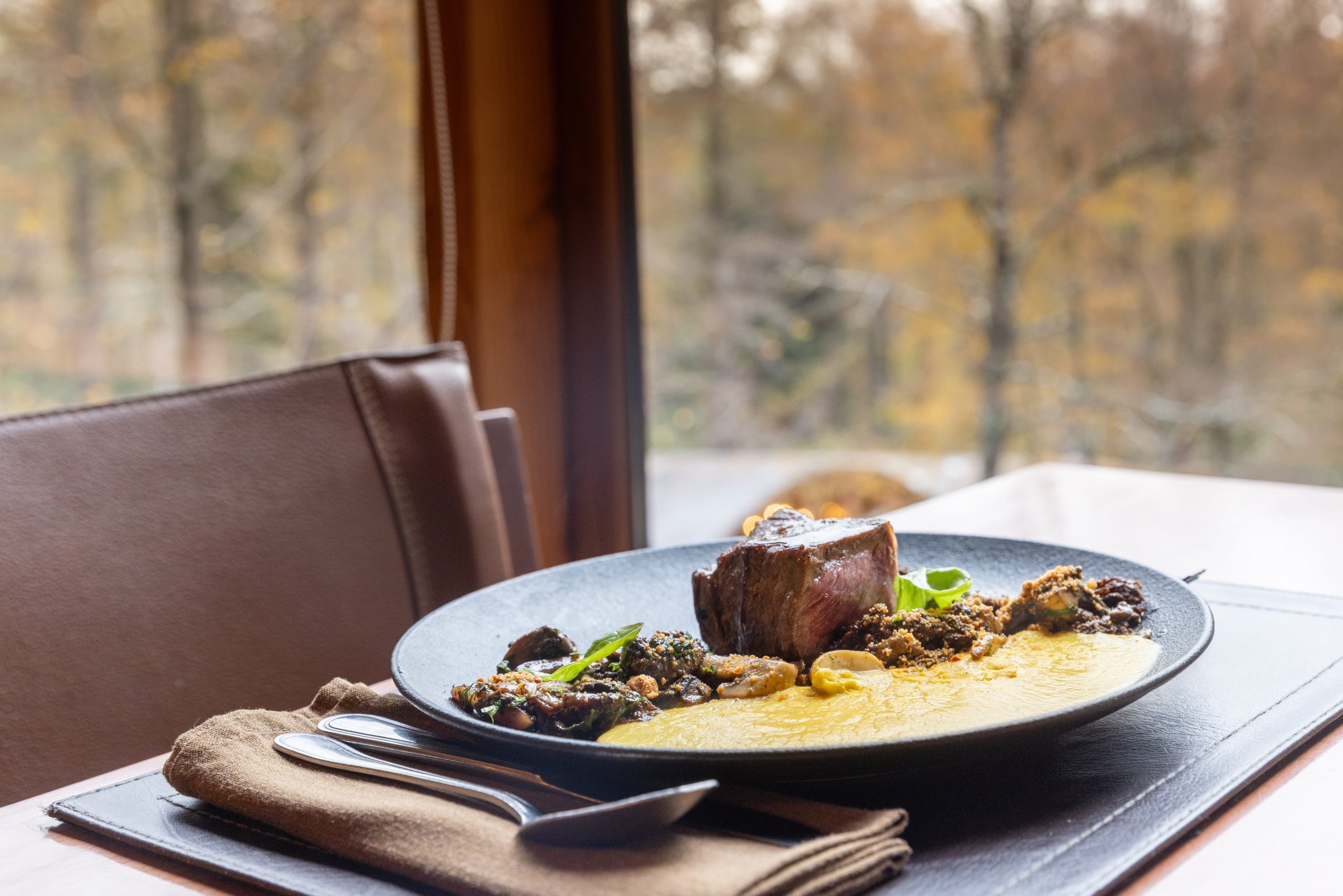 Con un menú a la carta y otro buffet, el restaurante Nothofagus rescata la gastronomía local