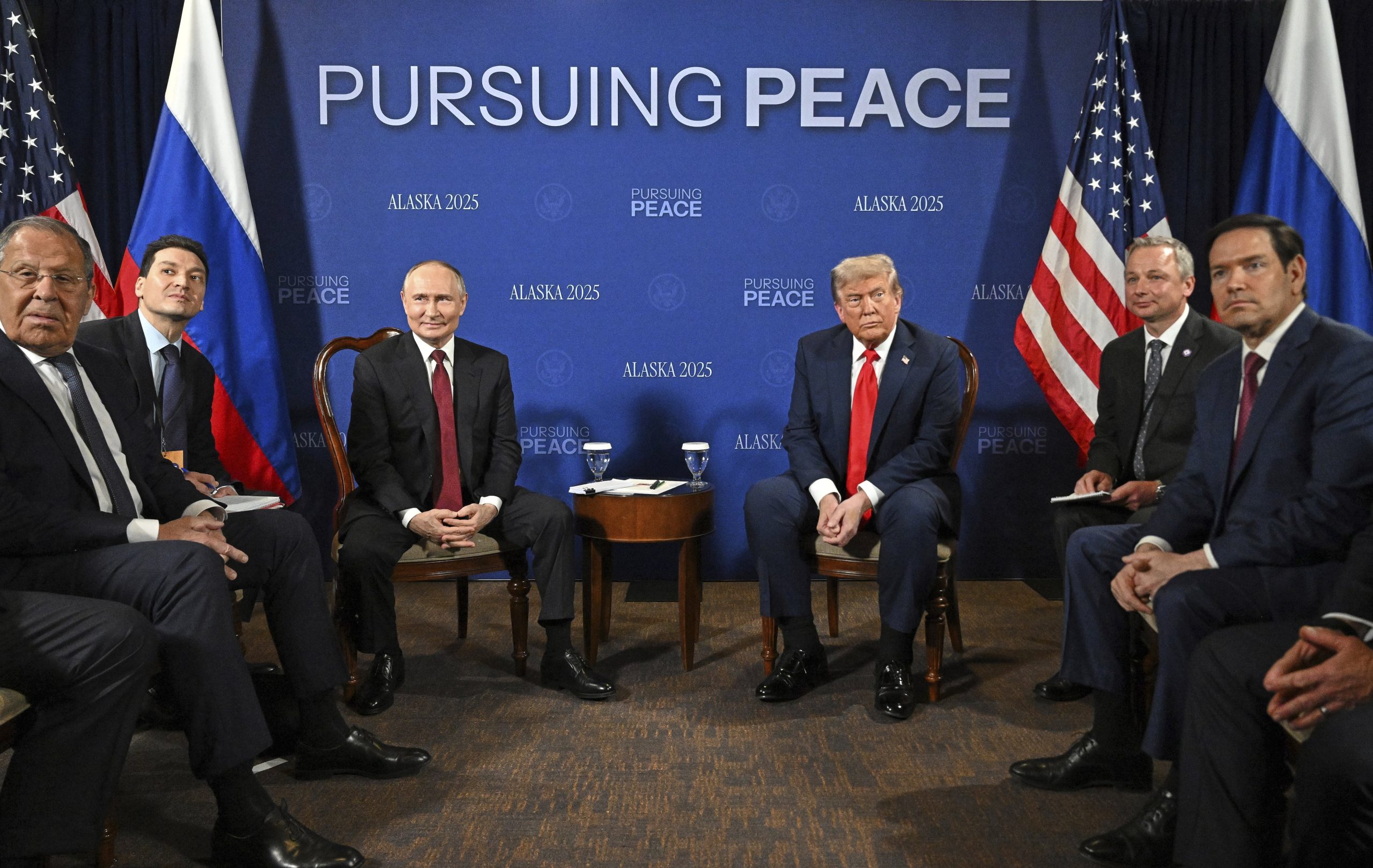 Putin y Trump reunidos en Alaska