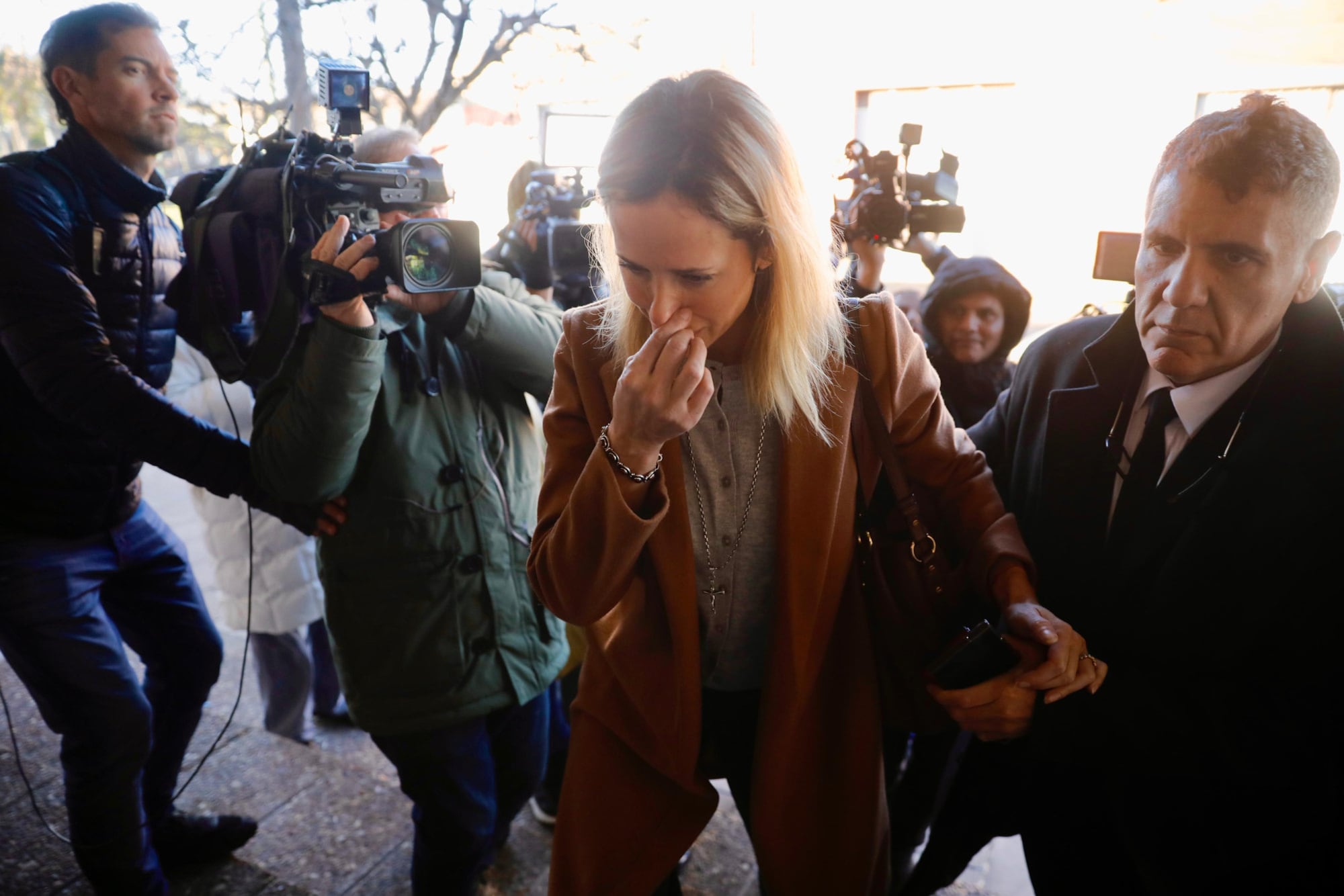 La llegada de Julieta Prandi a la primera audiencia del juicio contra exmarido 