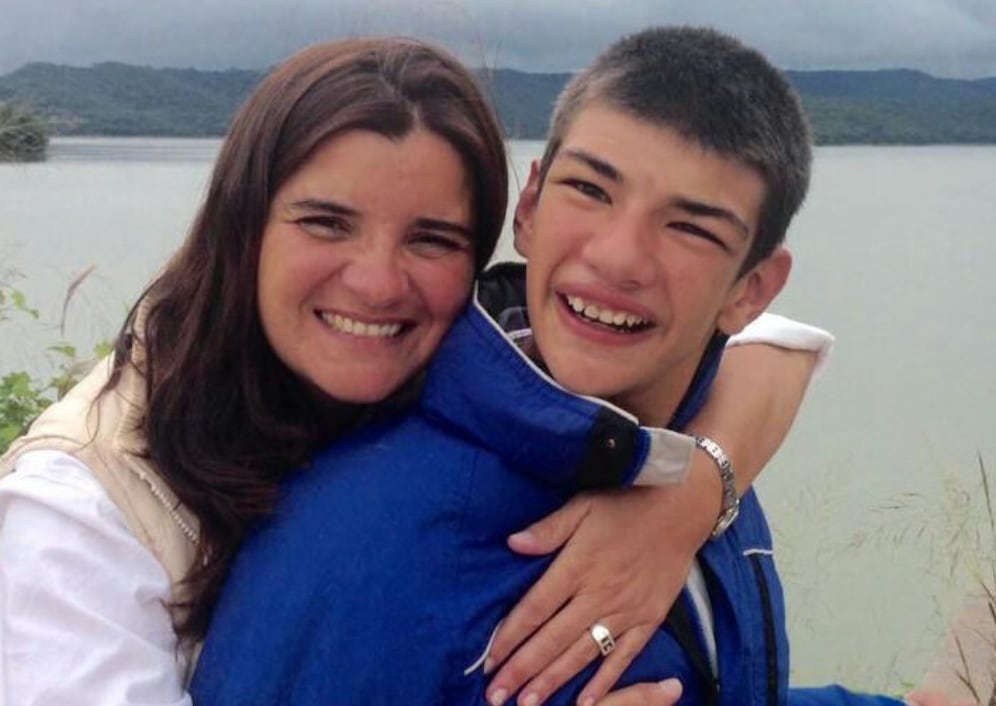 “Cada niño que se sube a un caballo y sonríe nos recuerda por qué hacemos lo que hacemos. Lo que parecía una mochila, hoy son alas”, dijo, emocionada