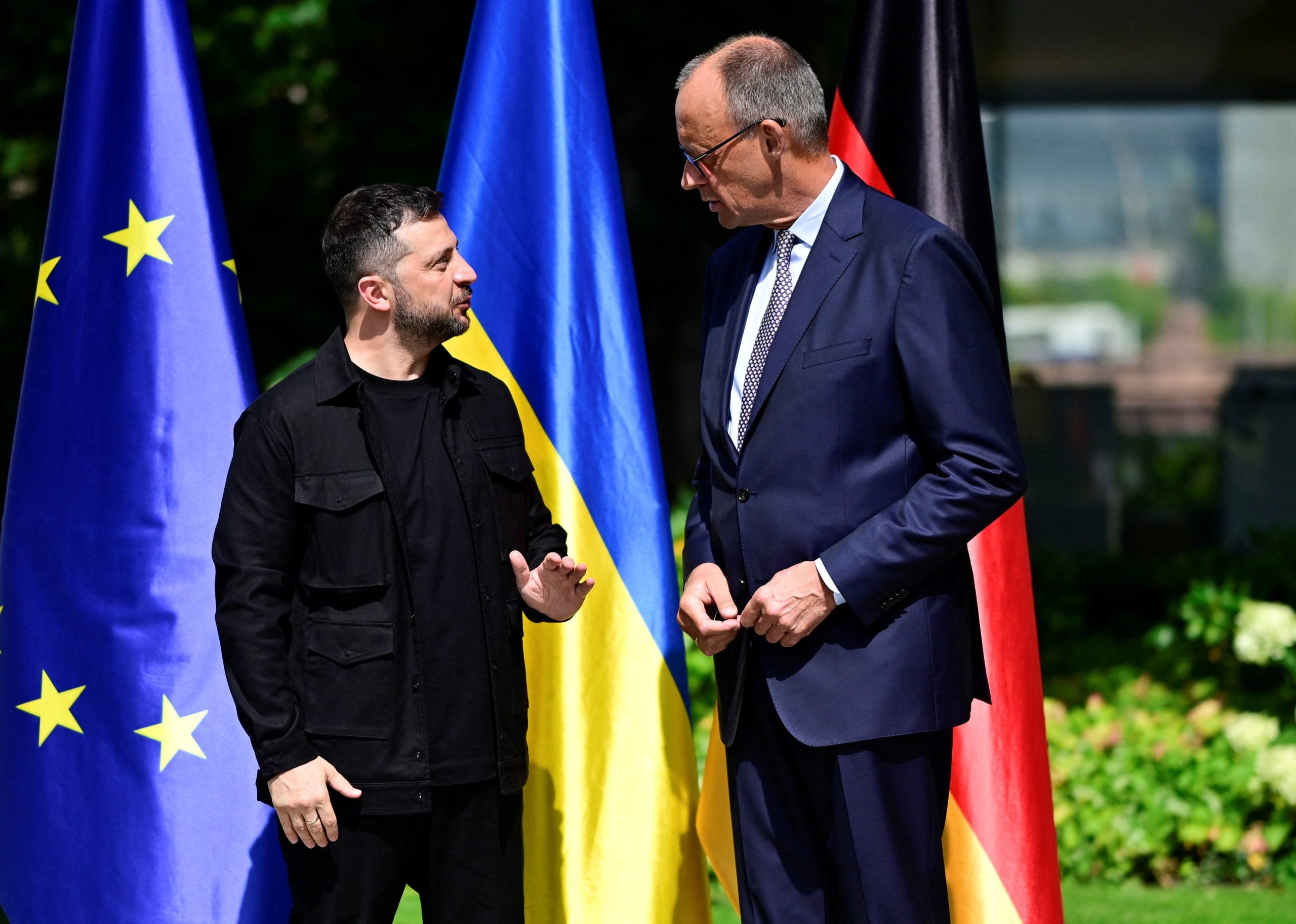 Volodimir Zelenski y el canciller alemán, Friedrich Merz, en Berlín (Foto: JOHN MACDOUGALL/via REUTERS)