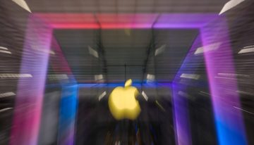 Apple está relegada en la carrera de la IA y su CEO admite que romperían el chanchito para recuperar terreno
