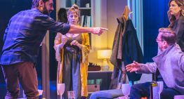 “Coherencia”, la audaz puesta teatral adaptada del cine que te mete en un laberinto de viajes en el tiempo