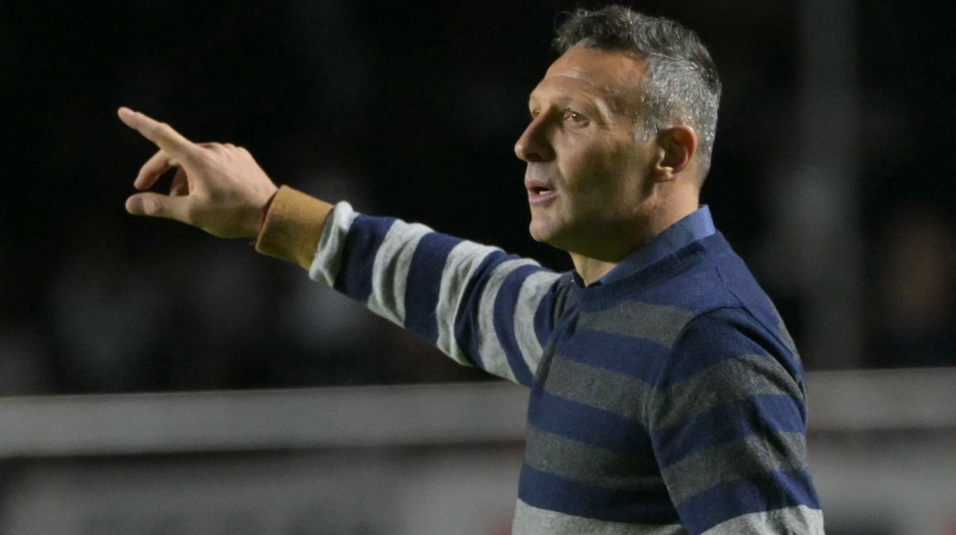 Ribonetto tendrá su segunda experiencia como DT principal en el fútbol argentino (Foto: AFP).
