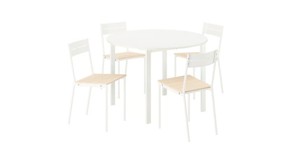 Vista de comedor de Ikea con mesa redonda.