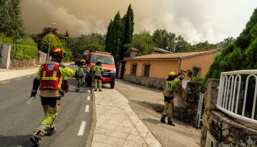 El incendio de Jarilla avanza “desbocado” y arrasa ya 11.000 hectáreas en Extremadura