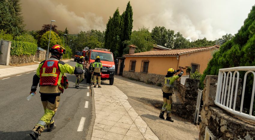 El incendio de Jarilla avanza “desbocado” y arrasa ya 11.000 hectáreas en Extremadura