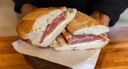 Parador rutero: replica el sándwich de jamón crudo y queso de un ACA bonaerense y sigue siendo un éxito