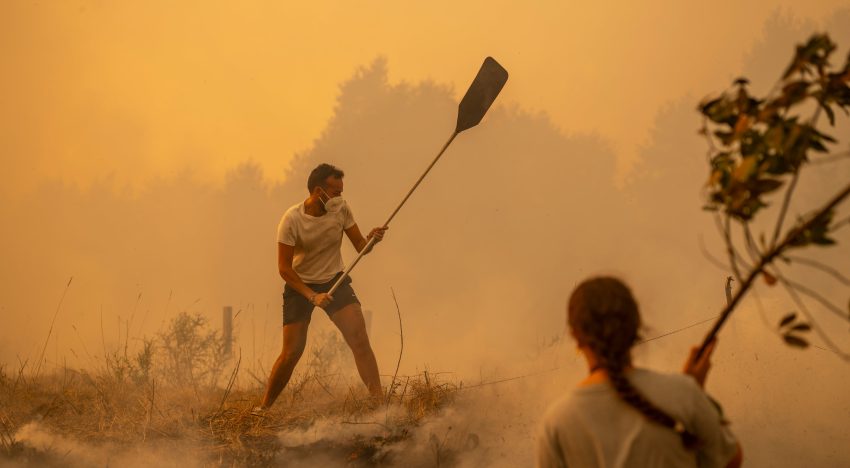 Última hora de los incendios en España, en directo | La lluvia en Picos de Europa ayuda a aliviar los fuegos en la zona norte de León