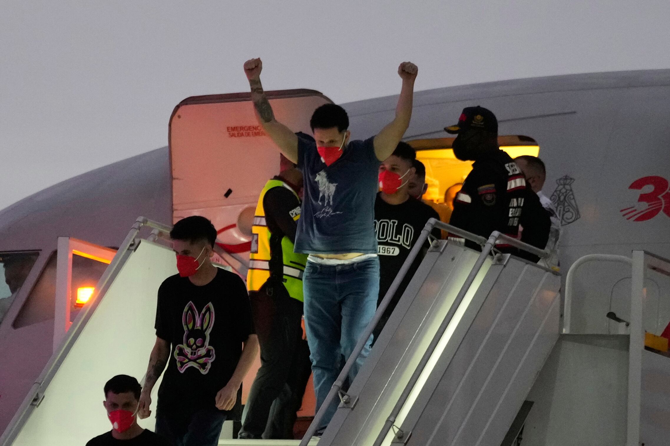 Migrantes venezolanos deportados primero a El Salvador llegan tras varios meses a Caracas, el 18 de julio de 2025 