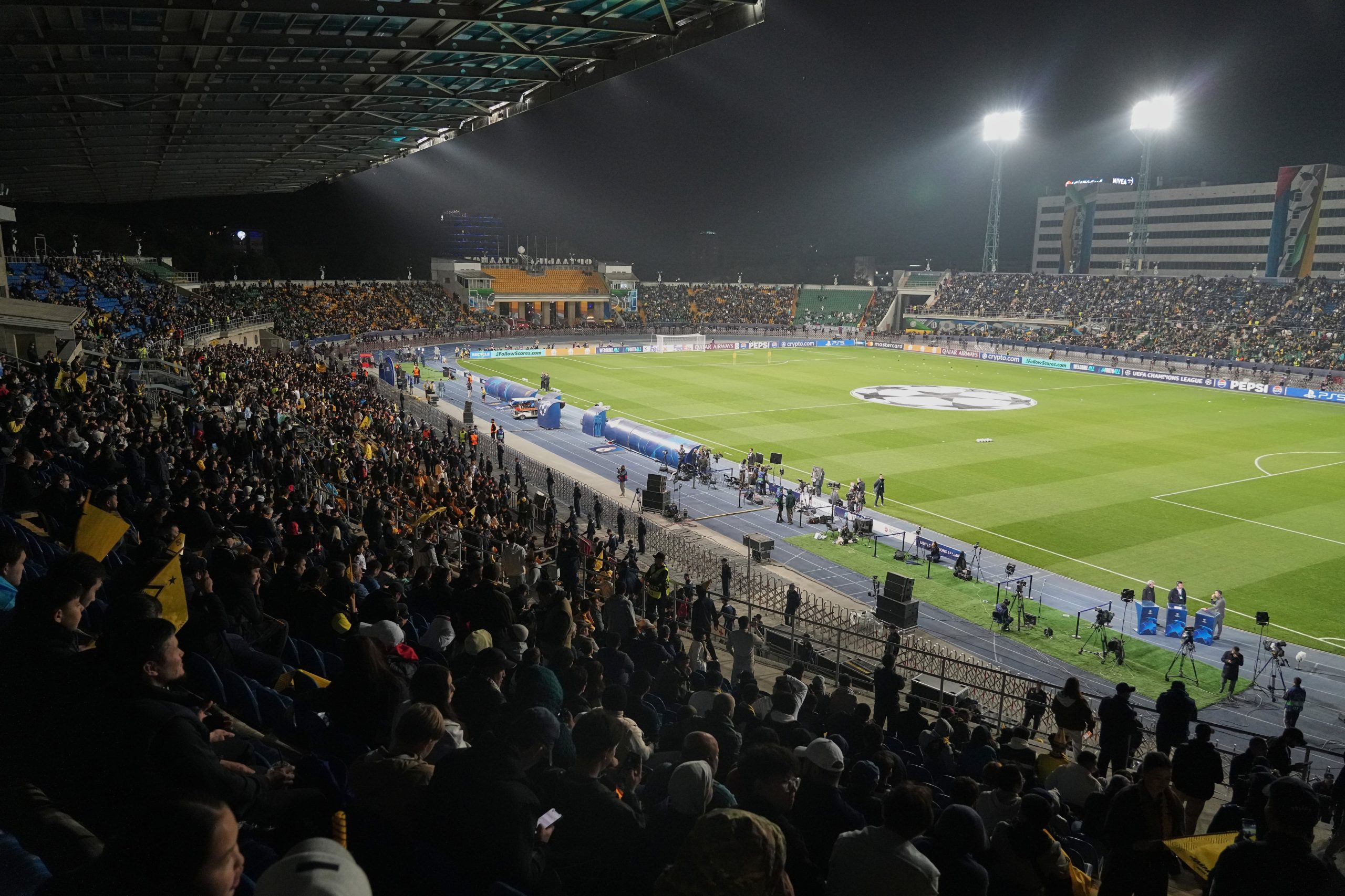 El estadio Ortalyk a la espera por el partido