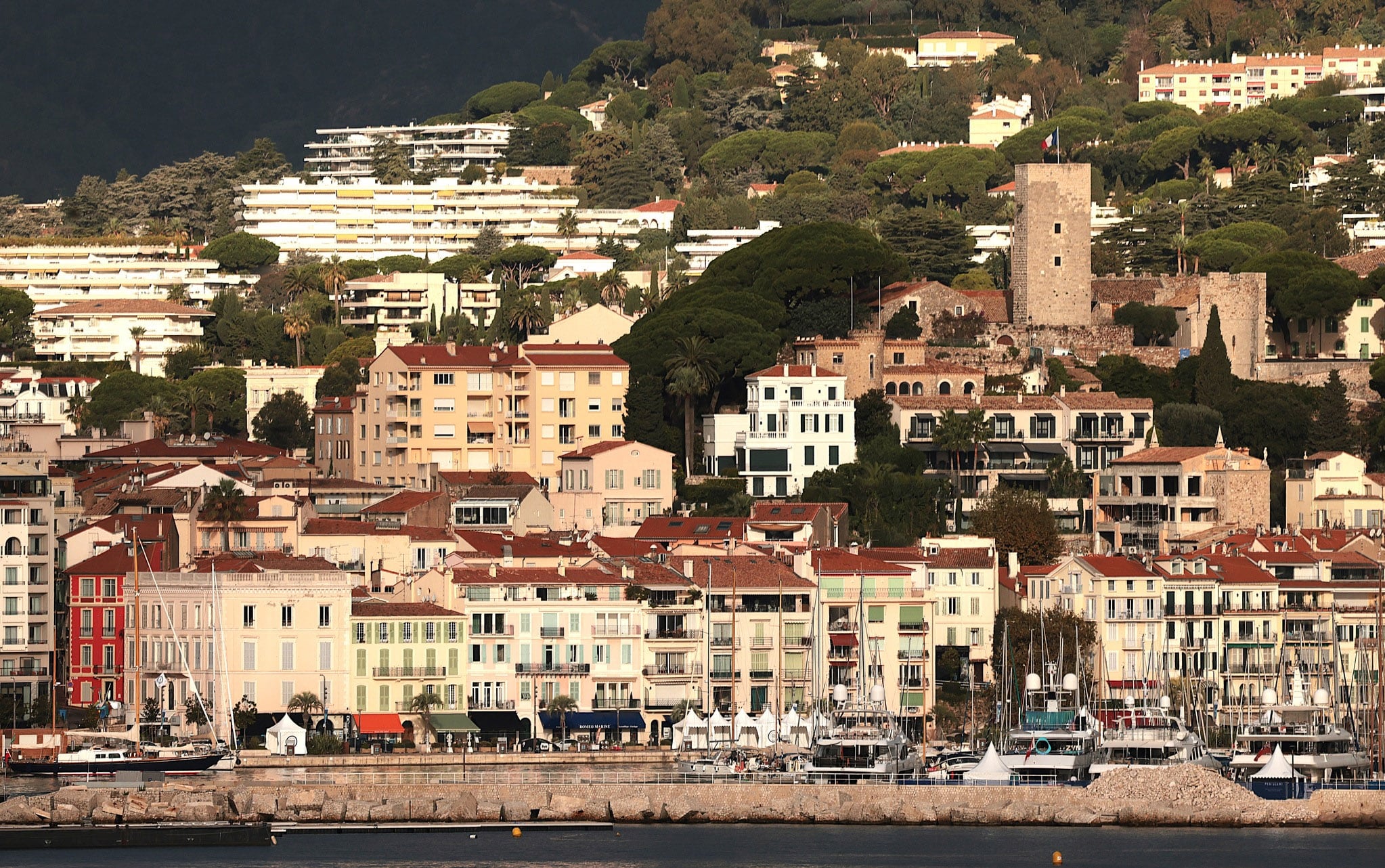 La encantadora riviera frente al Mediterráneo