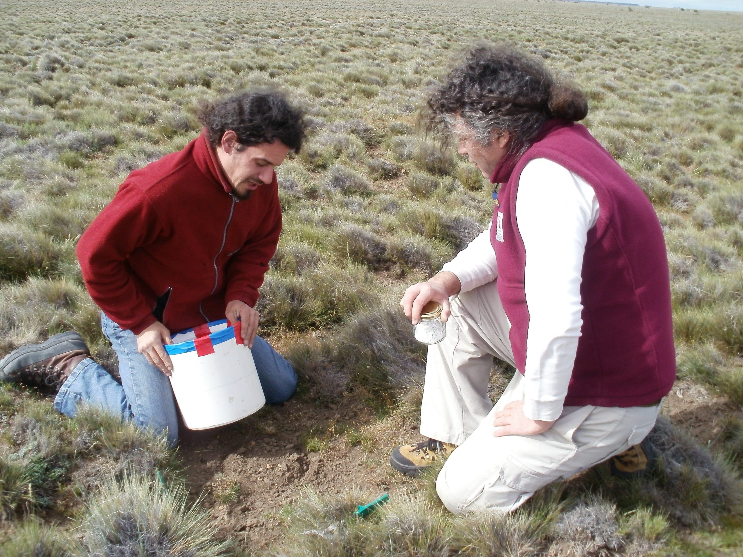 El Dr. Pablo Peri durante el recorrido de campo realizado para esta investigación.