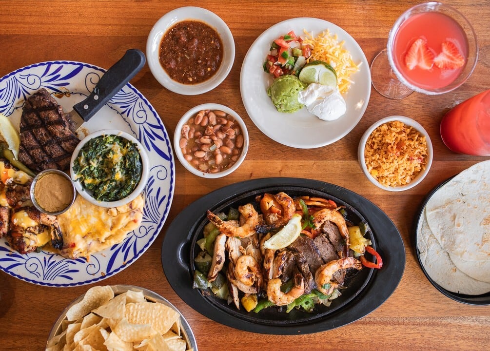El restaurante de comida mexicana tiene una deuda de millones de dólares (Facebook/Abuelo's Mexican Restaurant)