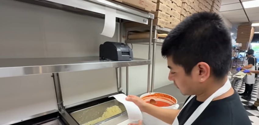 Es mexicano, creó una pizzería exitosa en EE.UU. con un consejo de un amigo y ahora paga hasta US$20 por hora