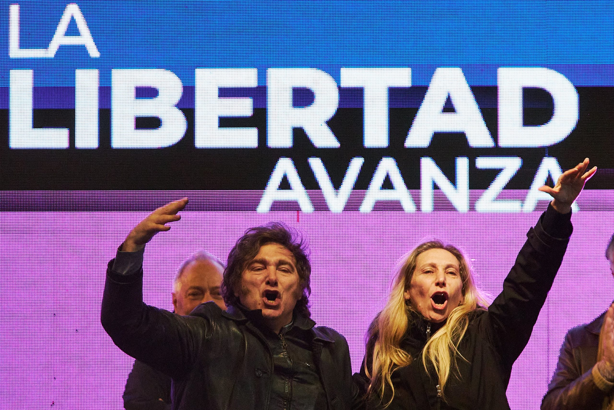 Javier Milei y su hermana, Karina Milei, en el cierre de campaña de La Libertad Avanza en Moreno, el miércoles pasado.