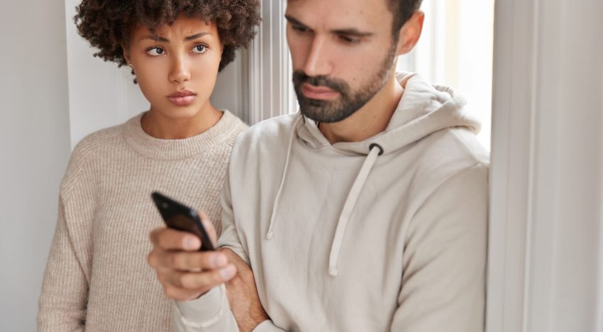 Lo que una mujer nunca le perdonaría a su novio, según la Inteligencia Artificial