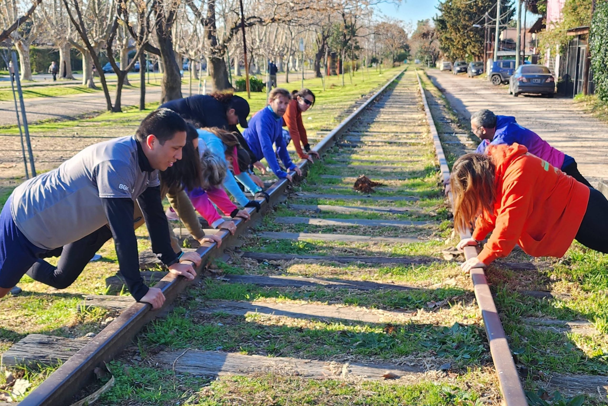 Las vías del viejo ferrocarril Urquiza sirven para elongar