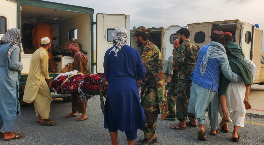 Un fuerte terremoto causa cientos de muertos en el este de Afganistán