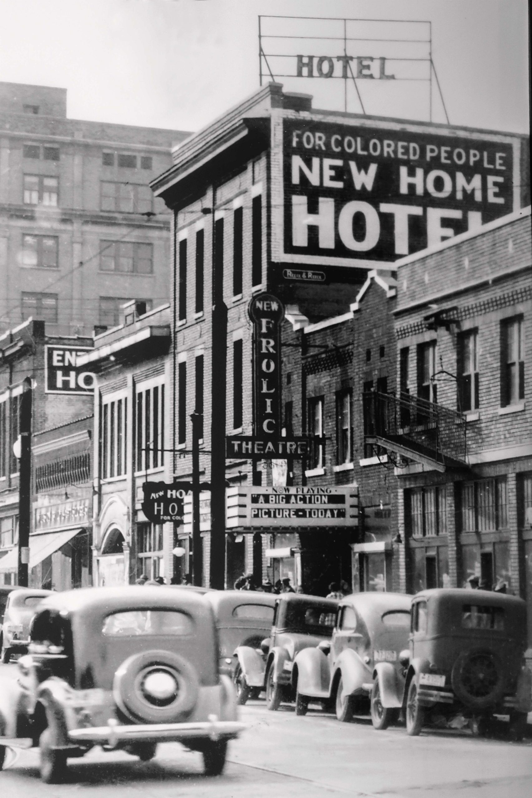 Clásicos carteles comerciales de la década de 1950 en los que se identificaba si atendían a “gente de color” o a “blancos” en Birmingham.