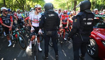 Última etapa de la Vuelta a España en directo | La organización anula la etapa después de que los manifestantes propalestinos bloquearan al pelotón en Madrid
