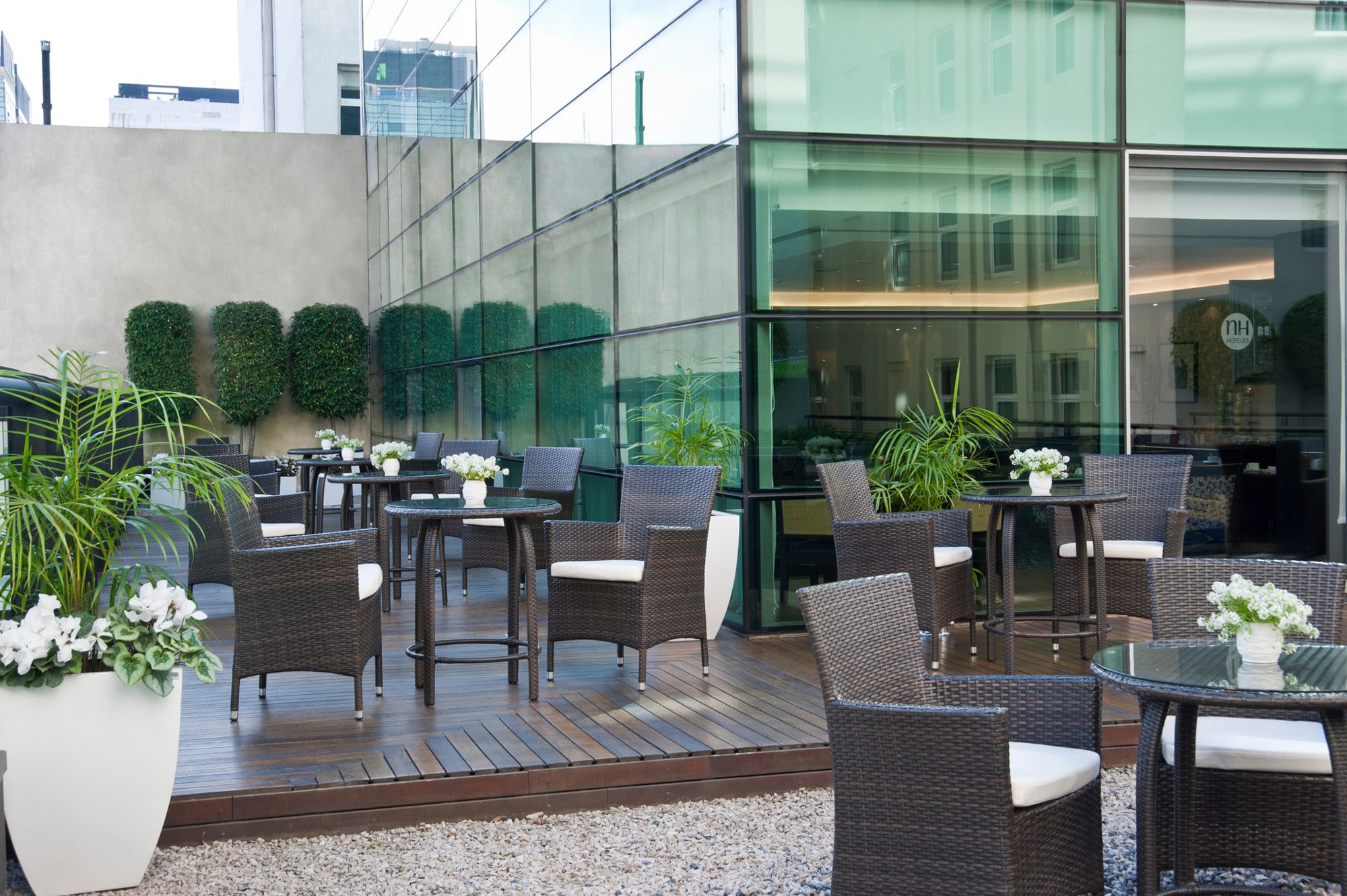 La terraza del NH ofrece un lounge en altura