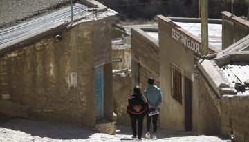 En las nubes: el tranquilo pueblo suspendido en el tiempo que seduce con sus colores vibrantes y su cultura