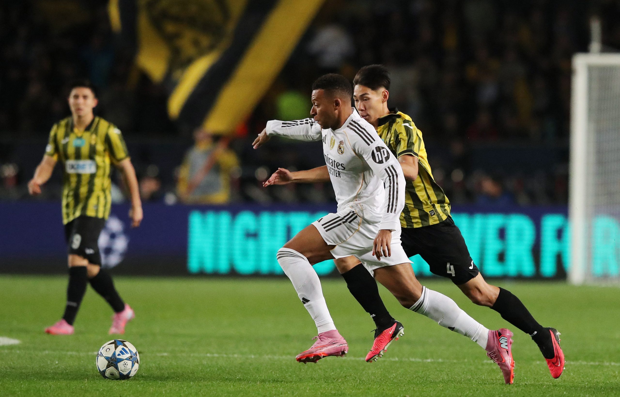 Kairat Almaty vs Real Madrid por la fecha 2 de la Champions League del 2025.