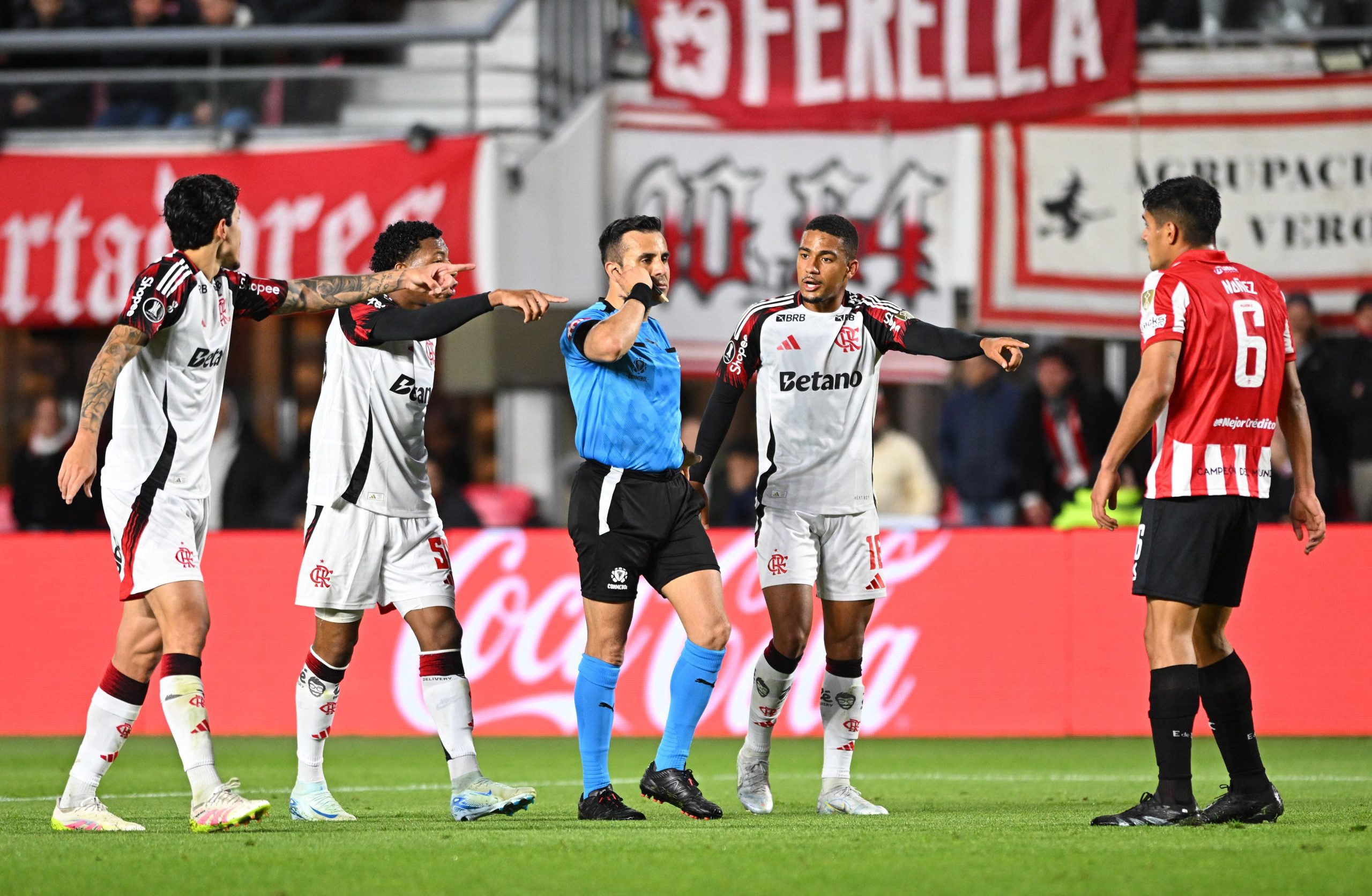 Estudiantes vs Flamengo por los cuartos de final de la Copa Libertadores del 2025.