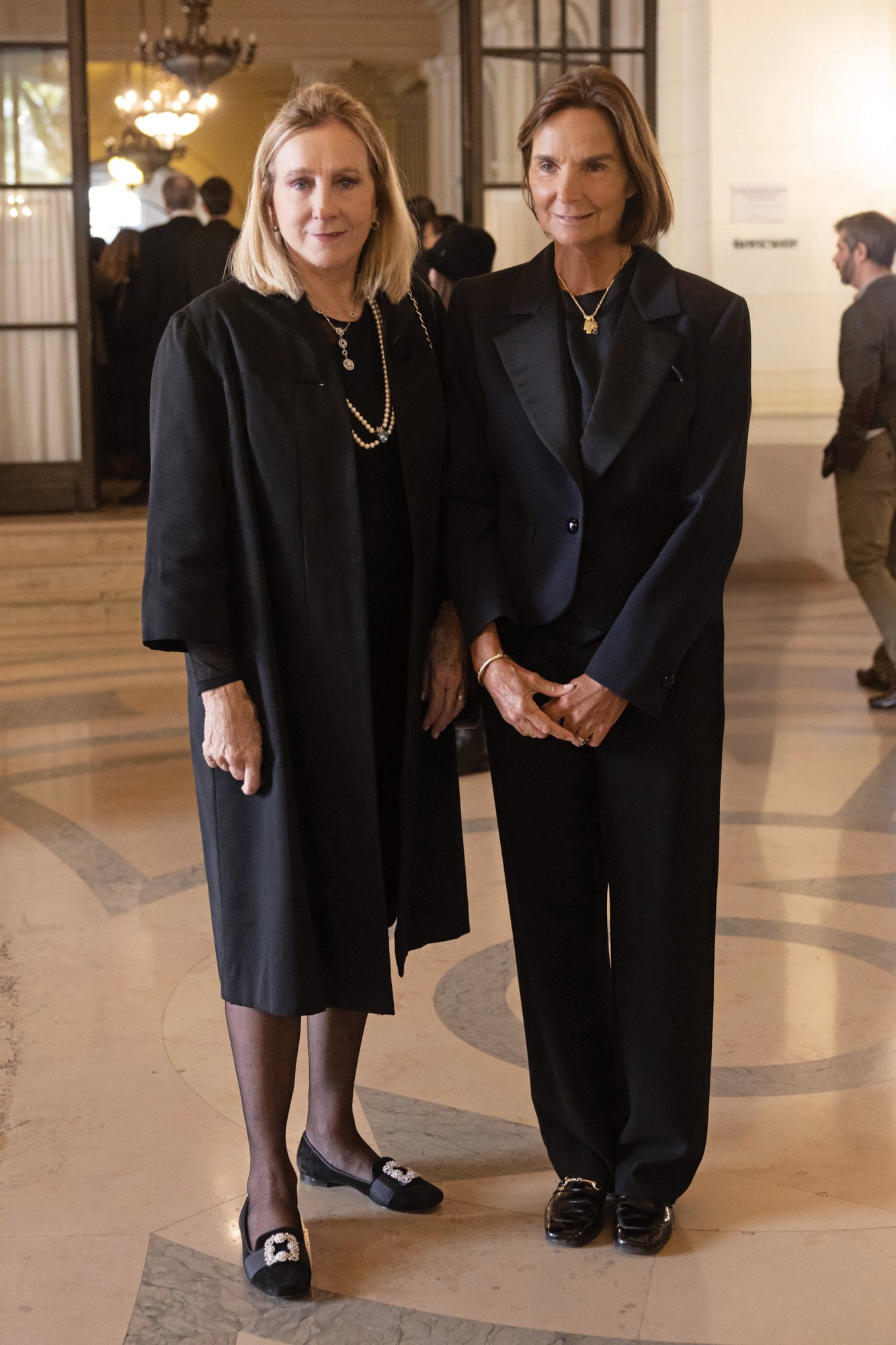 Angélica “Angie” y Lucía, hermanas de Teresa. 