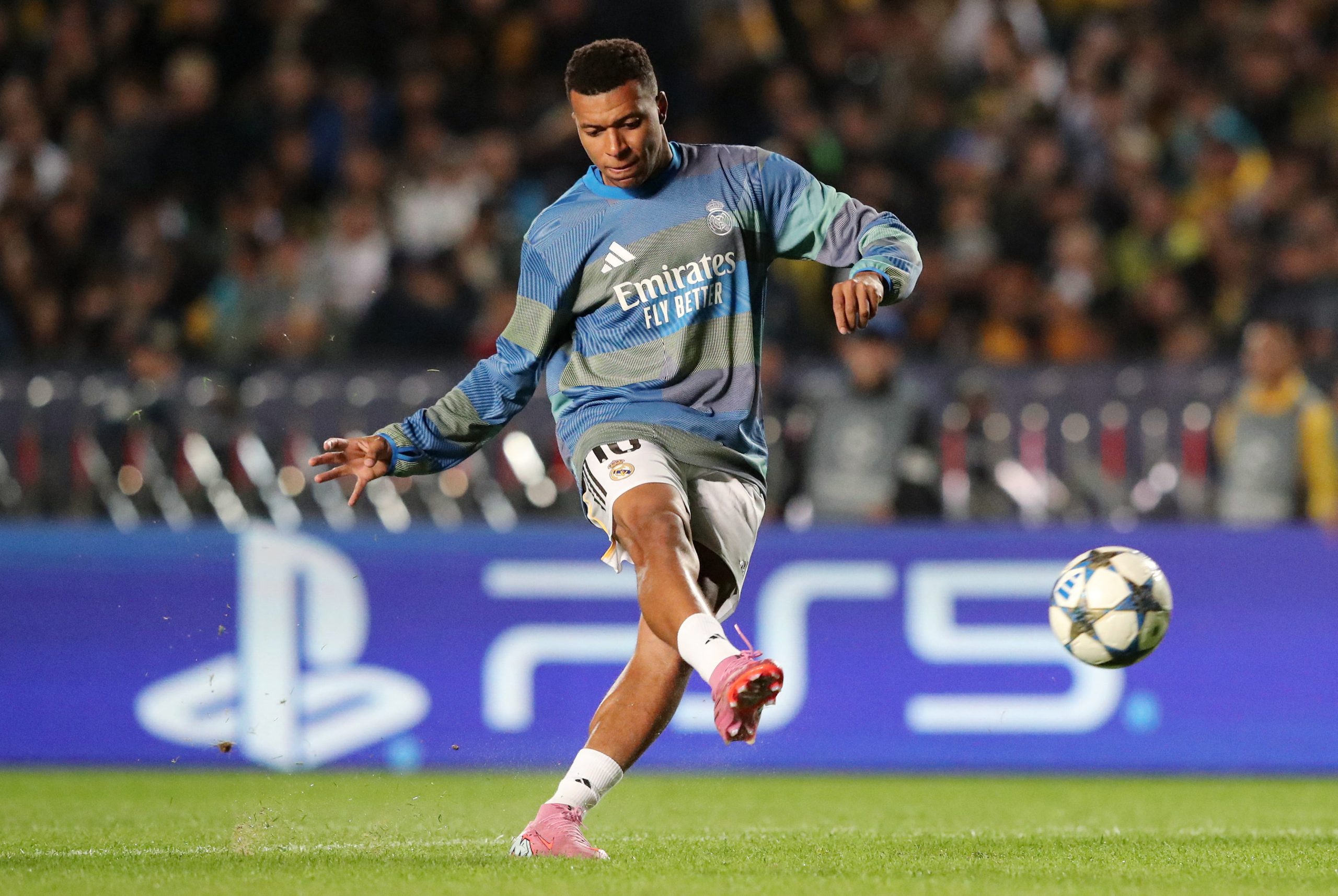 Kairat Almaty vs Real Madrid por la fecha 2 de la Champions League del 2025.