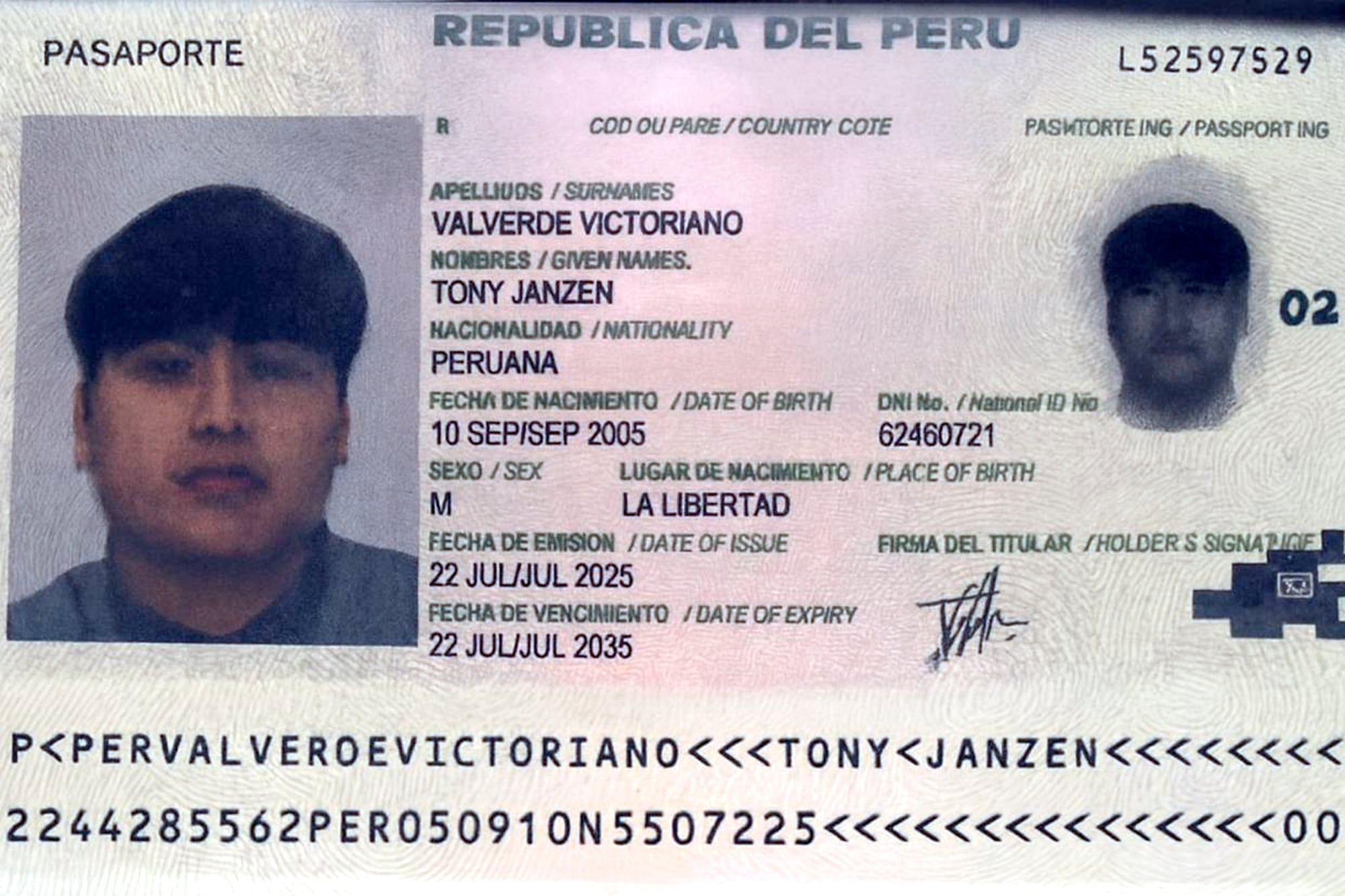 Imagen del supuesto pasaporte de Pequeño J difundida en la madrugada del sábado por el Ministerio de Seguridad de la Provincia de Buenos Aires