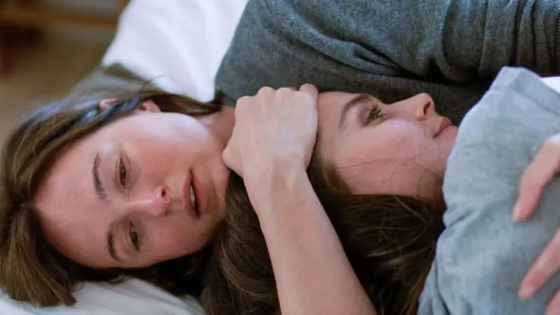 Renate Reinsve (izquierda) podría ser nominada al Oscar a la mejor interpretación femenina por Valor sentimental