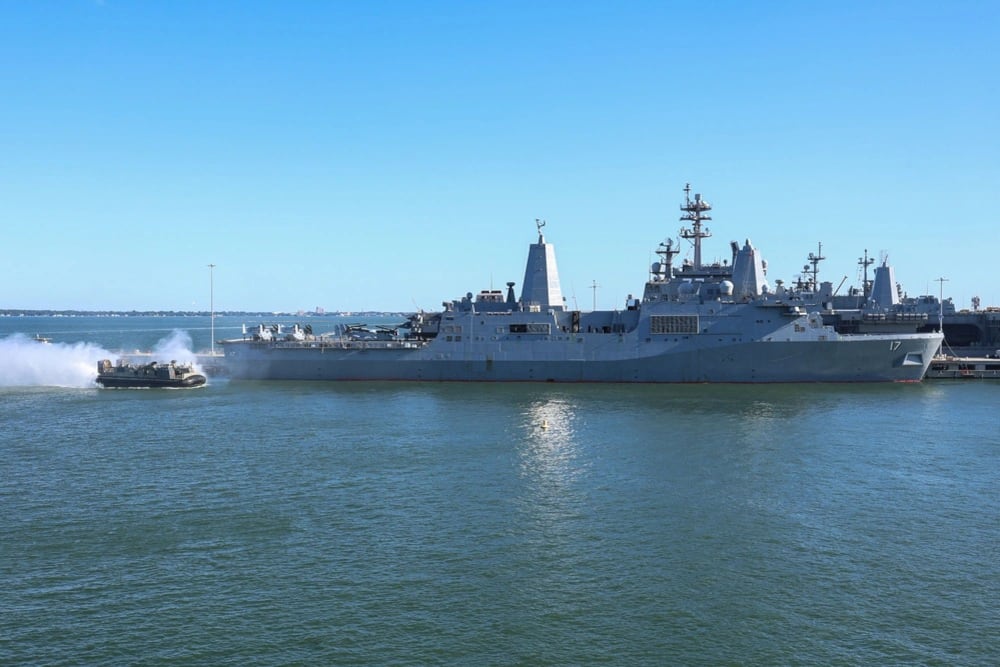 El USS Iwo Jima, el buque que lidera el grupo anfibio desplegado en el Caribe Sur