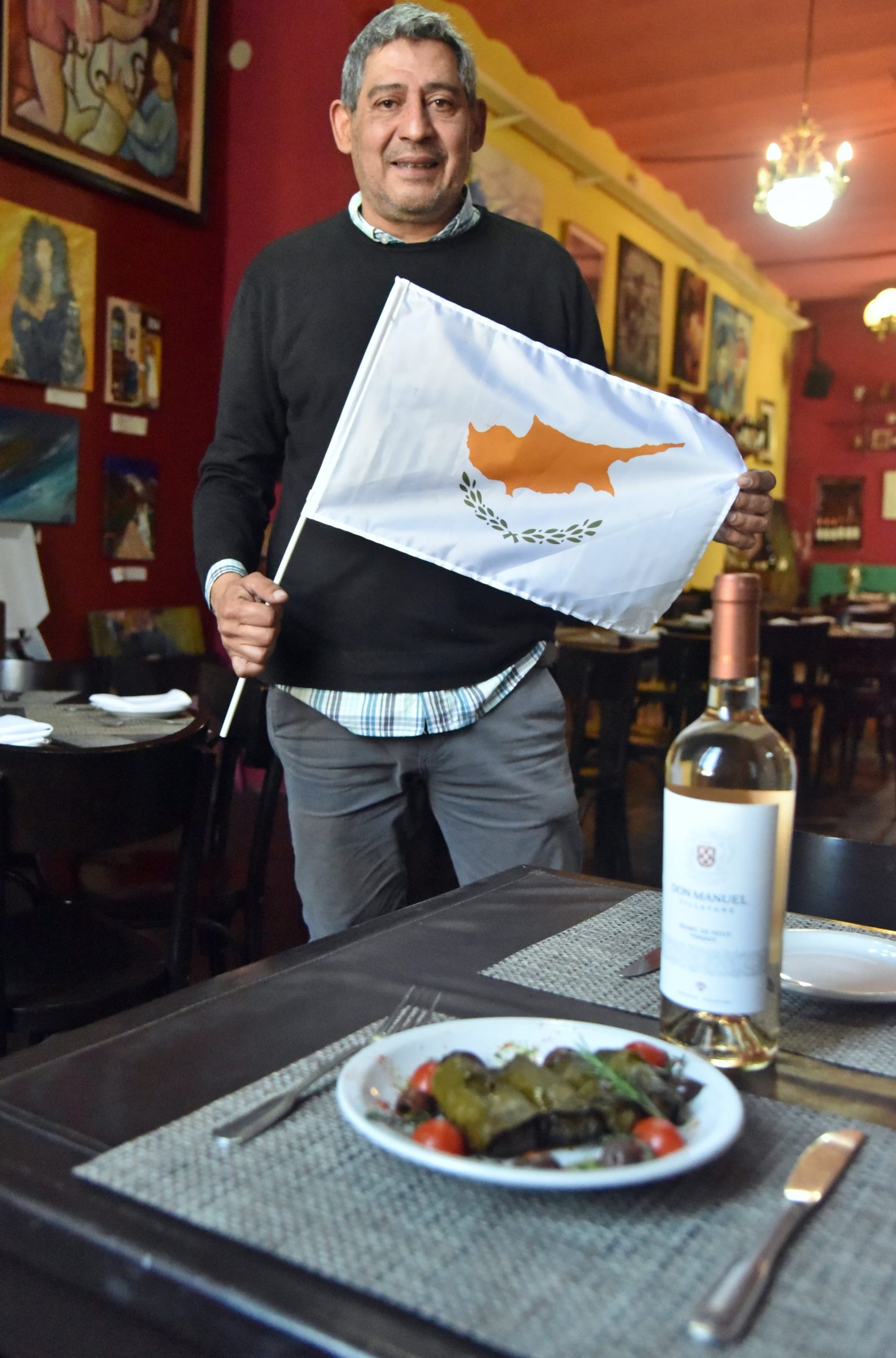 Niko Kalí tiene raíces chipriotas y, si bien vivió un tiempo en la isla, pasó la mayor parte de su vida en la Patagonia argentina