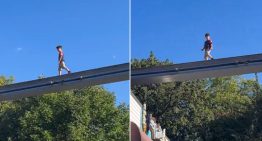 Un hombre arriesgó su vida para rescatar a un niño que subió a las vías de un tren