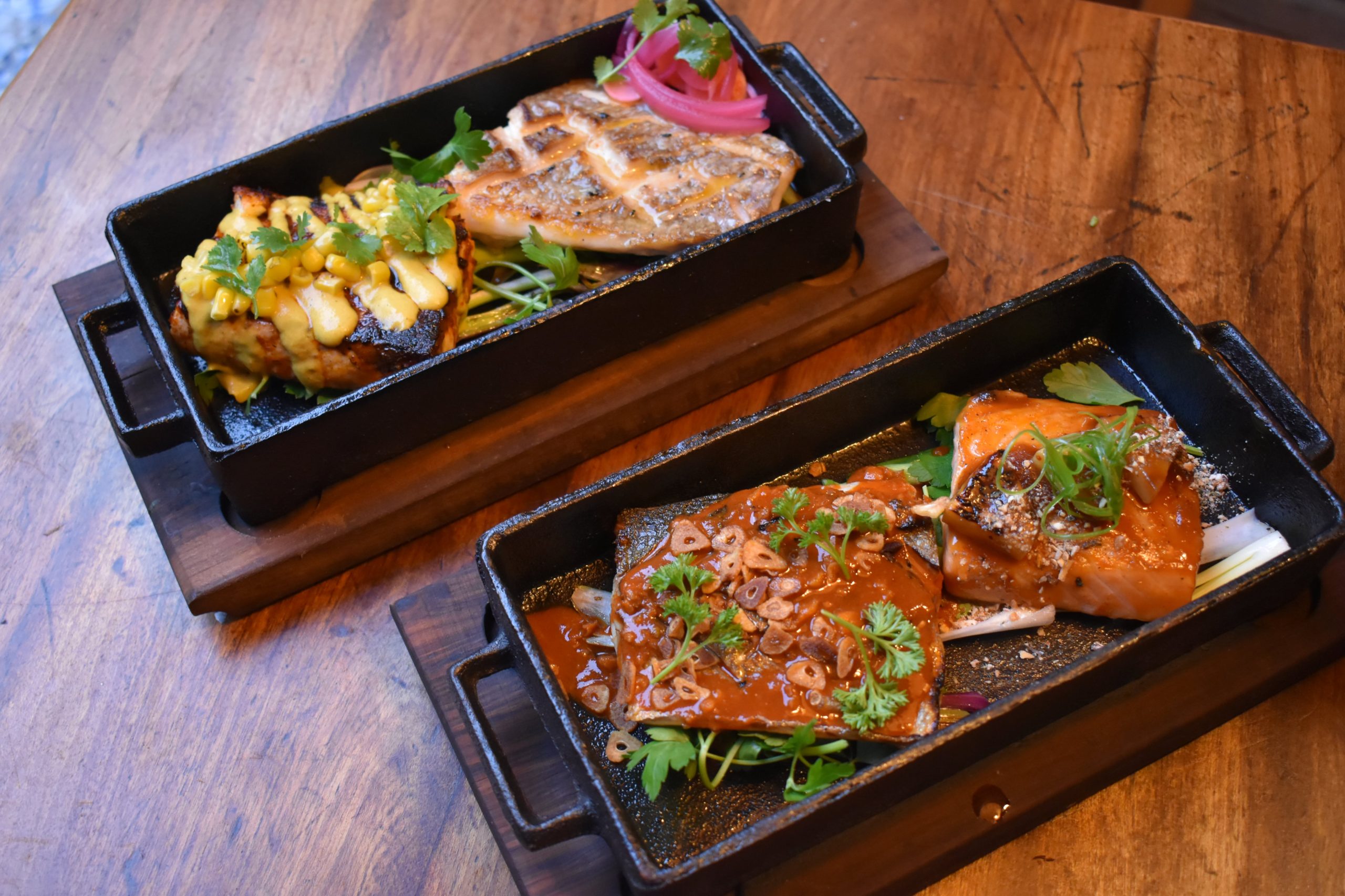 Usan pescados frescos y de temporada como besugo, chernia, corvina, sardina de banco y truchón